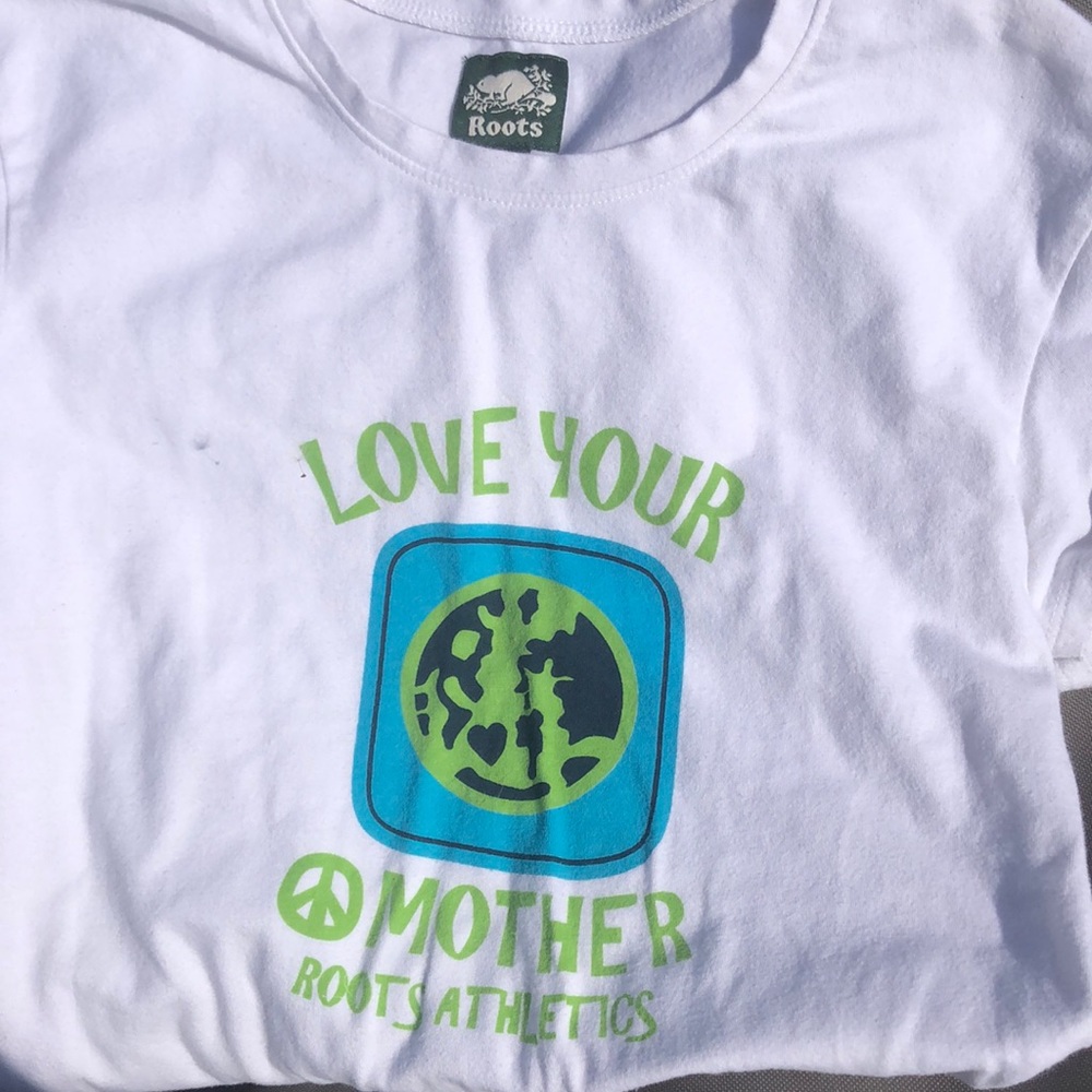 Roots love your mother T-shirt size small.